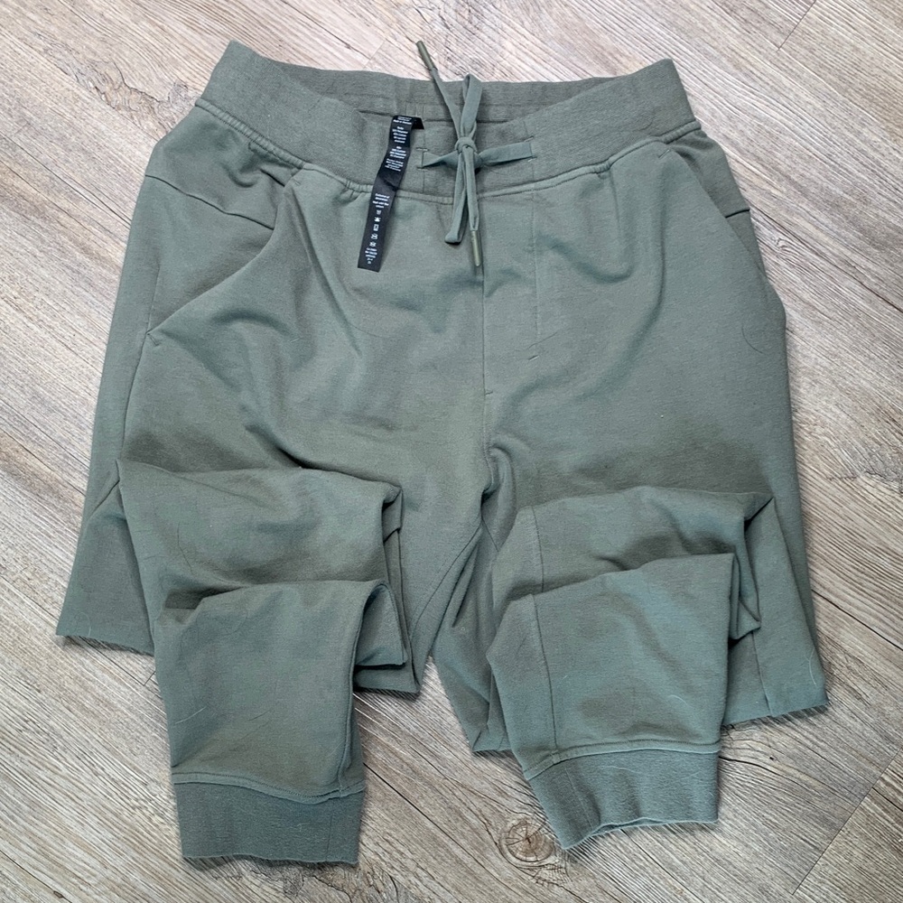 Men’s Lululemon Joggers Size S Green with pockets